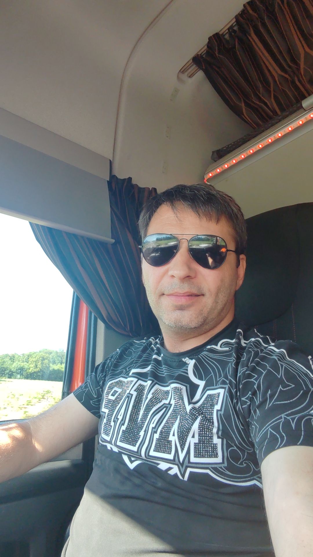 Profil de Junaid, 48 ans, TS Luxembourg à Hinterhassel